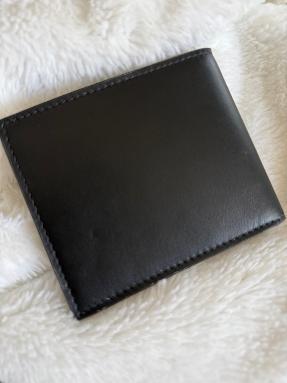 Gucci Black Leather Wallet with Gold Logo Accent - Picture 2 of 7